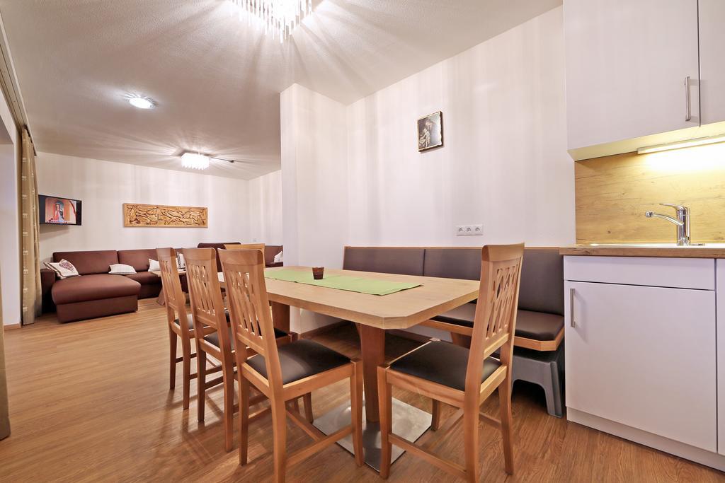 Landhaus & Apartment Taxach Ried im Zillertal Bagian luar foto