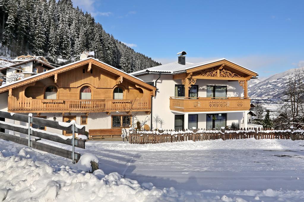 Landhaus & Apartment Taxach Ried im Zillertal Bagian luar foto